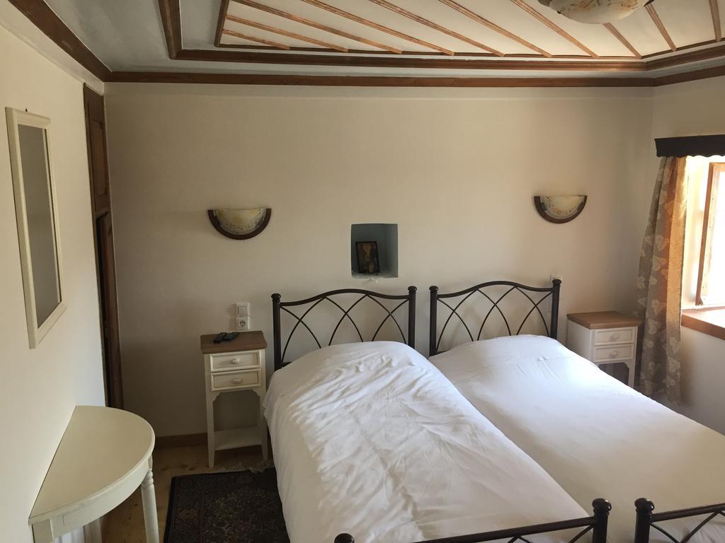 Elafotopos Hotel エクステリア 写真