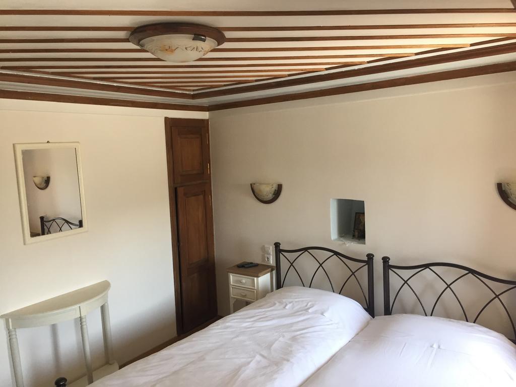 Elafotopos Hotel エクステリア 写真